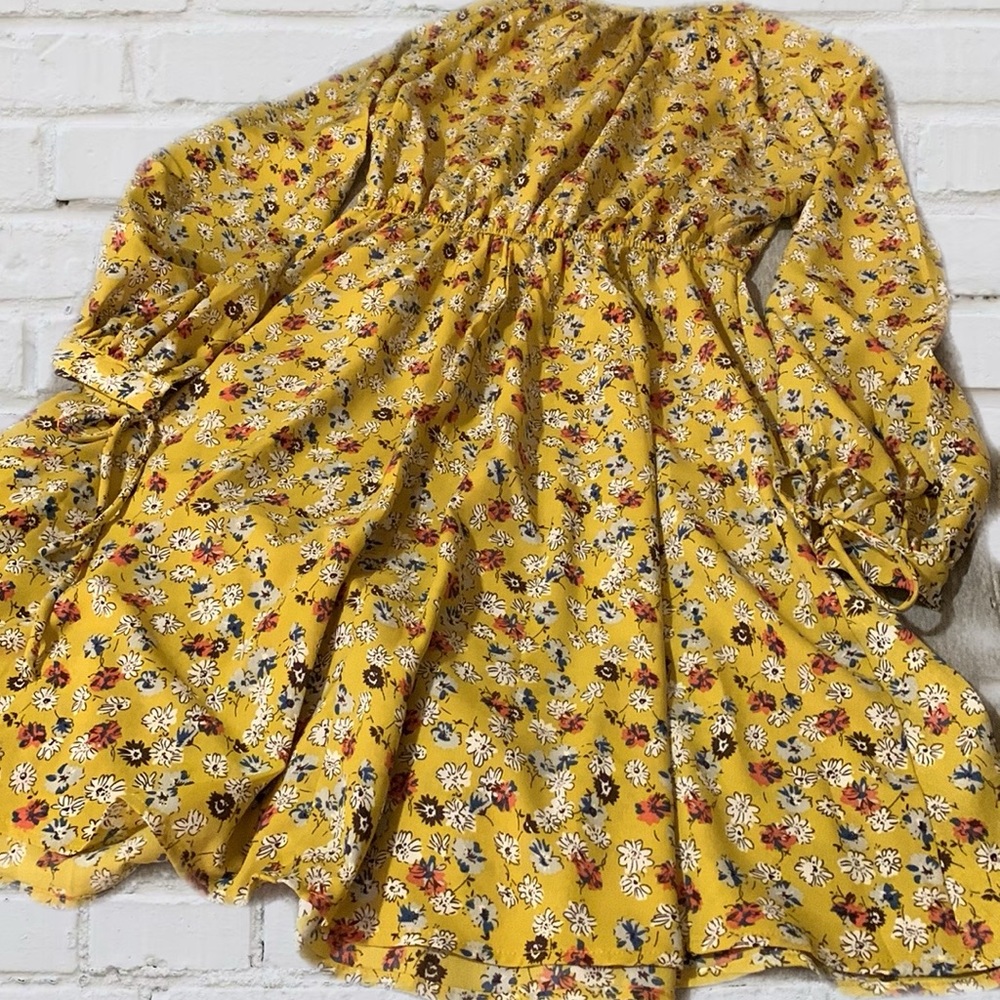 Floral dress size M. Knee length. Long sleeves with hand ties. Cool material.